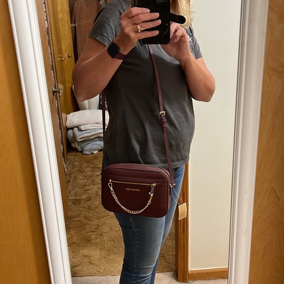 Beautiful Michael Kors Crossbody! - Picture 5 of 7